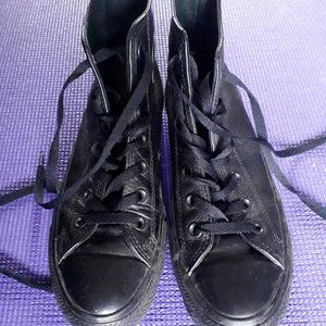 Black Leather Chuck's (Unisex, W 7.5/M 5)
